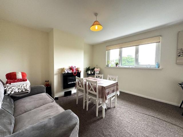 Flat for rent in Nangreaves, Wales