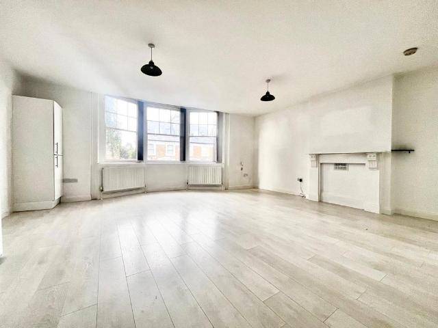 Flat for rent in London Borough of Richmond upon Thames, Greater London
