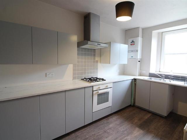 Flat for rent in Clayton West, West Yorkshire