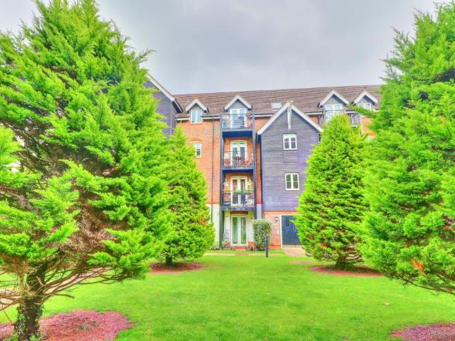 Flat for rent in Castlefield, Cressex