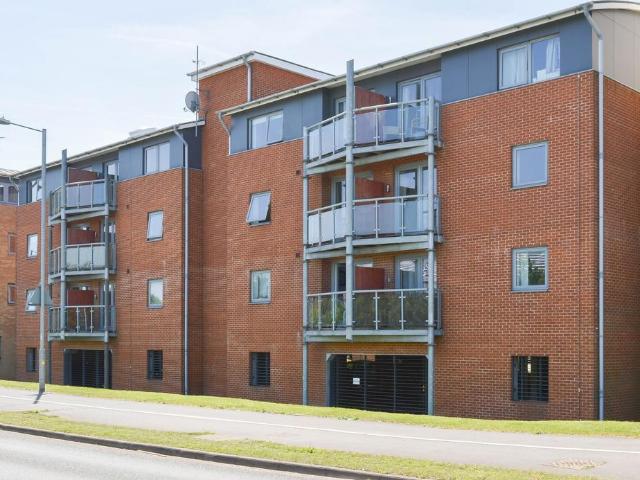 Flat for rent in Mile End, Fordham Heath