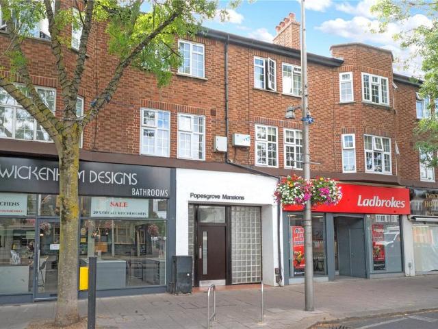 Flat for rent in London Borough of Richmond upon Thames, Greater London