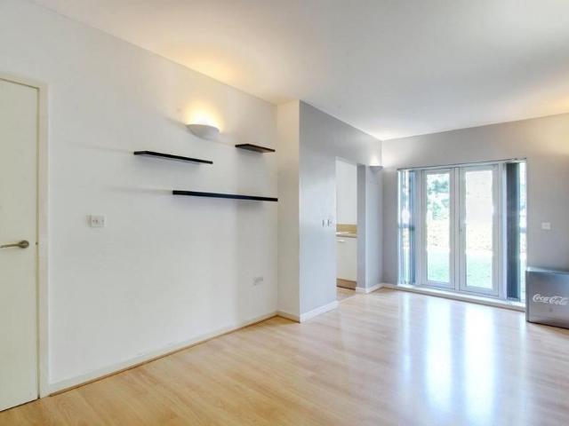 Apartment for rent in Colnbrook with Poyle, Slough