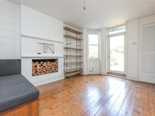 Apartment for rent in Brondesbury, Greater London