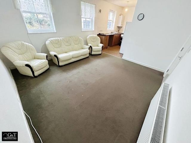 Apartment for rent in Dixons Green, West Midlands
