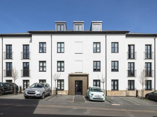 Flat for rent in St Helier, Greater London