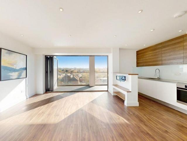 Flat for rent in London Borough of Barnet, Greater London