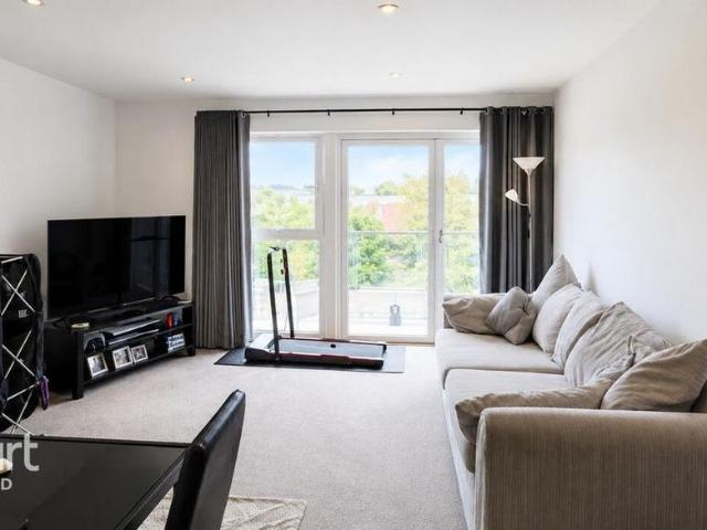 Apartment for rent in Fole, Surrey
