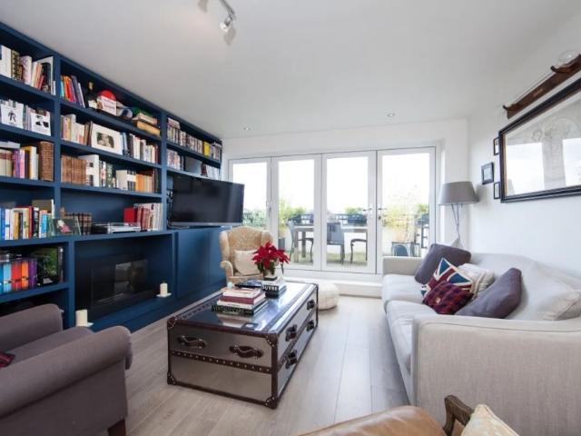 Apartment for rent in Mortlake, Greater London
