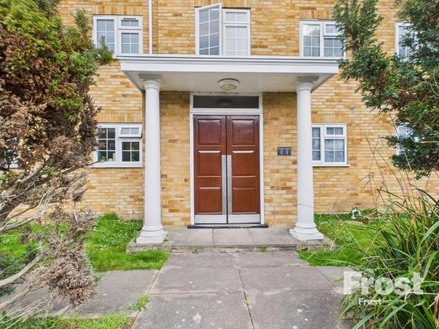 Flat for rent in Birch Green, Lower Halliford