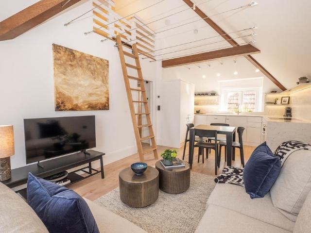 Flat for rent in Strawberry Hill, Greater London
