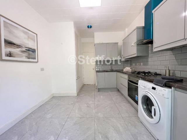 Flat for rent in London Borough of Lewisham, Greater London