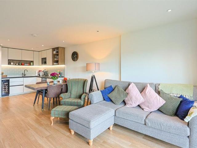 Apartment for rent in Beaufort Park, Greater London