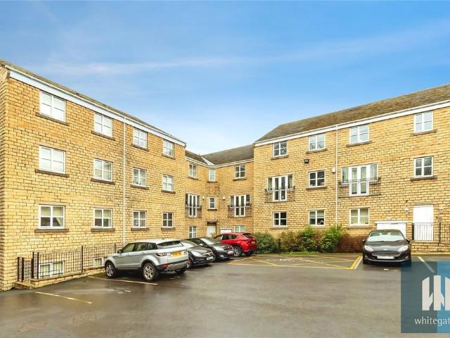 Flat for rent in Rastrick, West Yorkshire