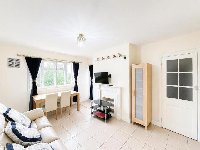 Flat for rent in London Borough of Hounslow, Greater London