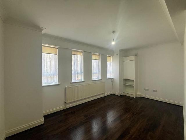 Apartment for rent in Gants Hill, Greater London