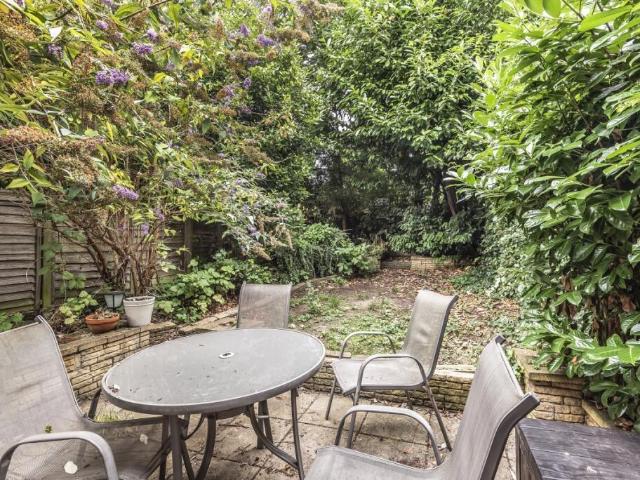 Flat for rent in Church End, Greater London