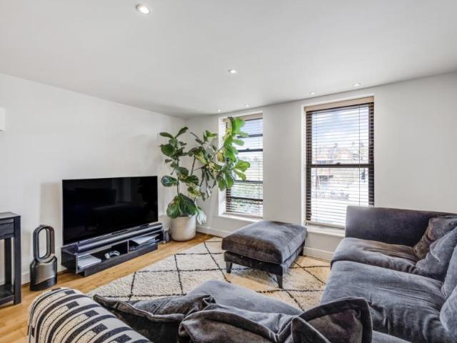 Flat for rent in Chalk Farm, Greater London