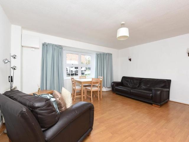 Apartment for rent in Emmbrook, Wokingham