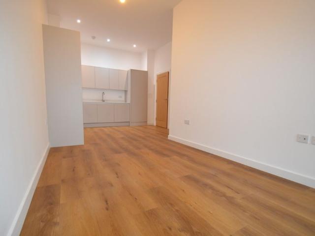 Apartment for rent in Row Town, Surrey