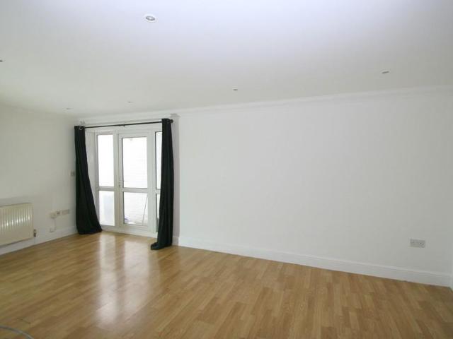 Apartment for rent in Southborough, Sandown Park