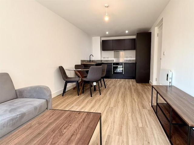 Flat for rent in Calderstones