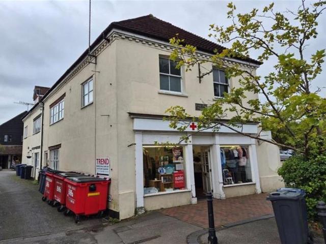 Flat for rent in Farncombe, Waverley