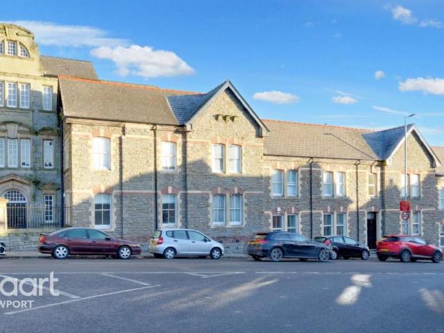 Flat for rent in Allt-yr-yn, Wales