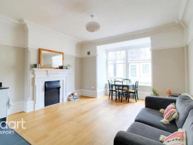 Apartment for rent in Allt-yr-yn, Wales