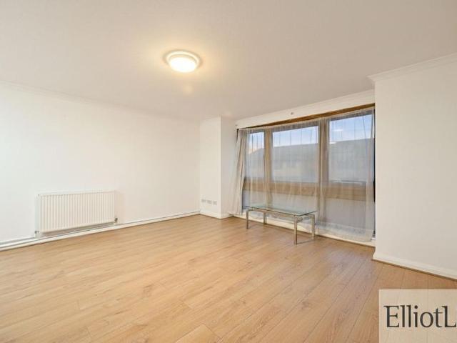 Apartment for rent in Lane, Greater London