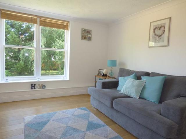 Apartment for rent in Broadwater Down, Sandown Park