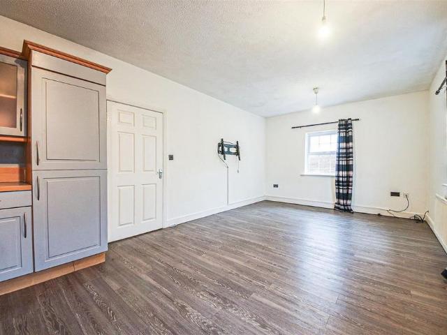 Apartment for rent in North Meols, Roby Mill