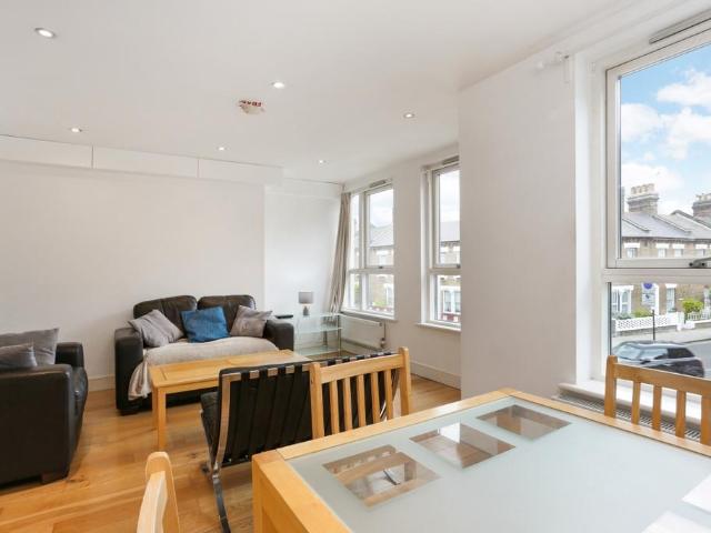 Flat for rent in Kensal Town, Greater London