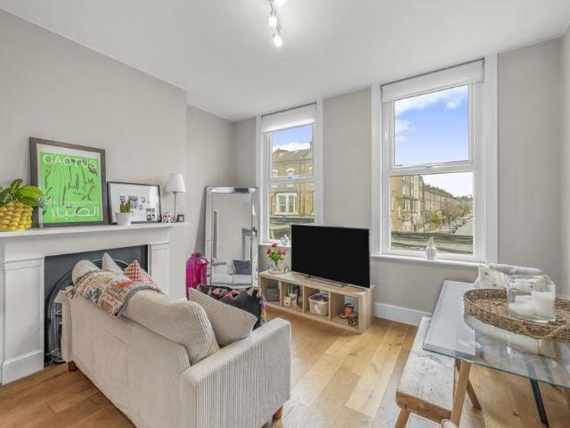 Apartment for rent in Stroud Green, Greater London