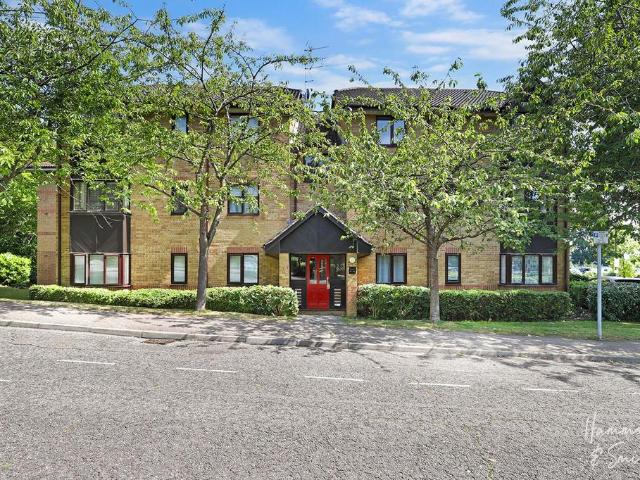 Flat for rent in Ivy Chimneys, Epping