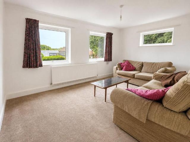 Apartment for rent in Fole, Surrey