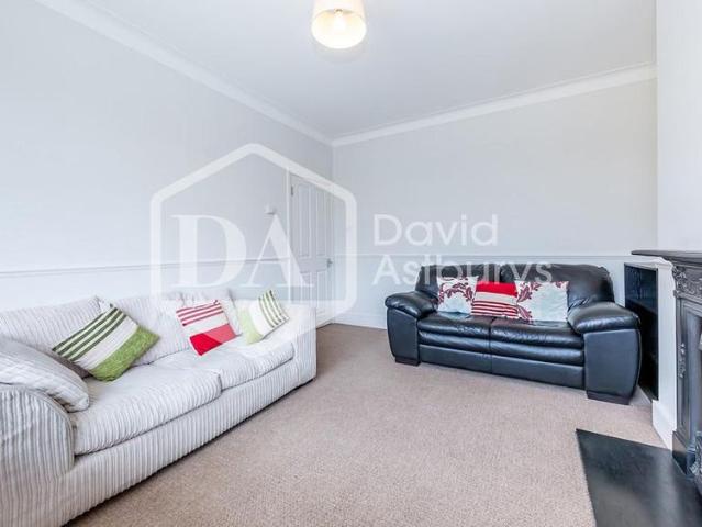 Apartment for rent in Scotch Estate, Greater London