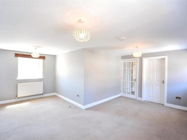 Apartment for rent in Stone, Baswich