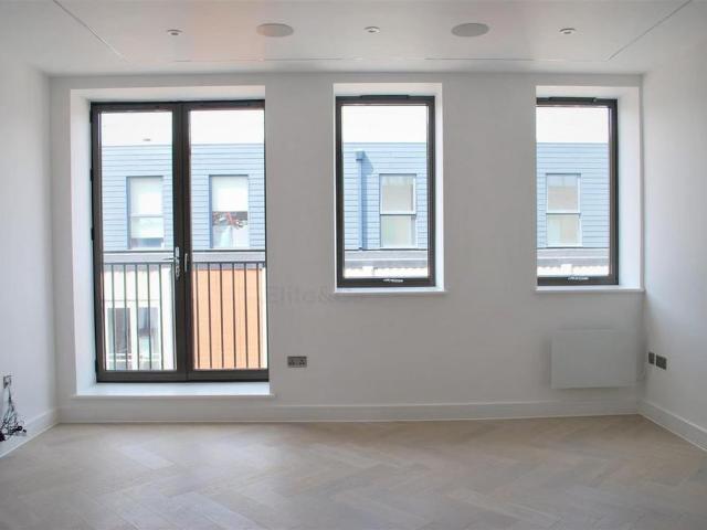 Apartment for rent in Crofton, Greater London