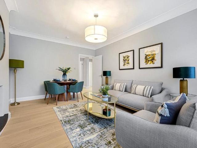 Flat for rent in Kensington, Cat Hill