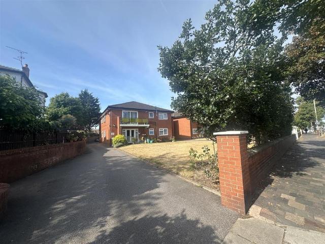 Flat for rent in Meols Cop, Southport