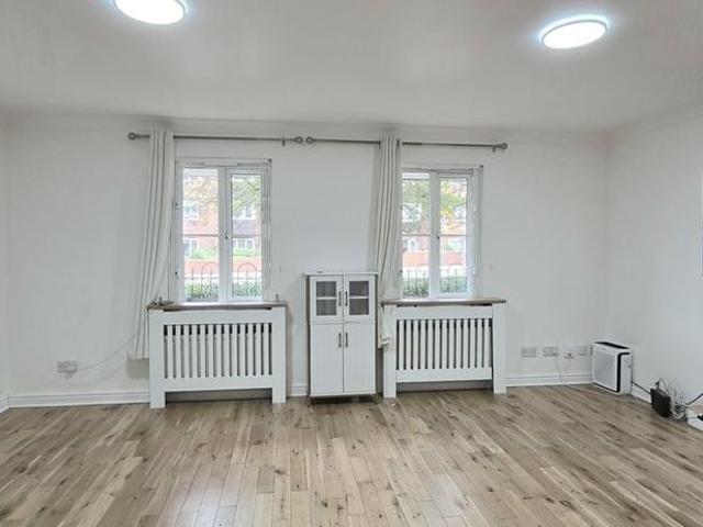 Apartment for rent in Greenhill, Greater London