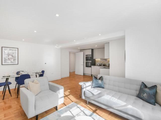 Flat for rent in West Kensington, Greater London