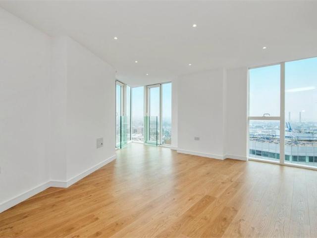 Flat for rent in London Borough of Croydon, Greater London