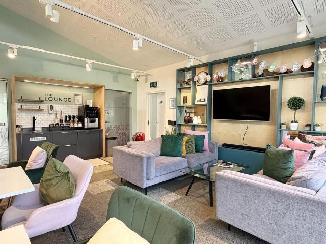 Apartment for rent in Kilnwood Vale, Horsham