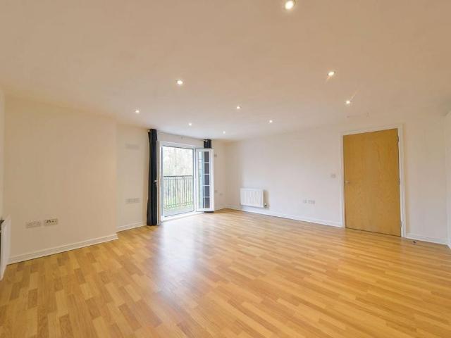 Apartment for rent in Hatching Green, Five Acres