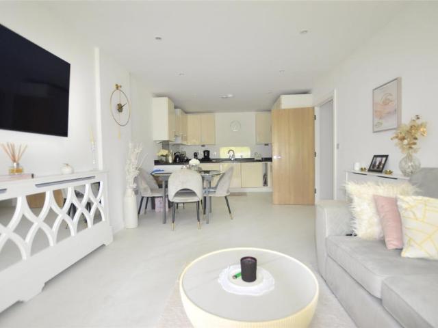 Flat for rent in London Borough of Merton, Greater London