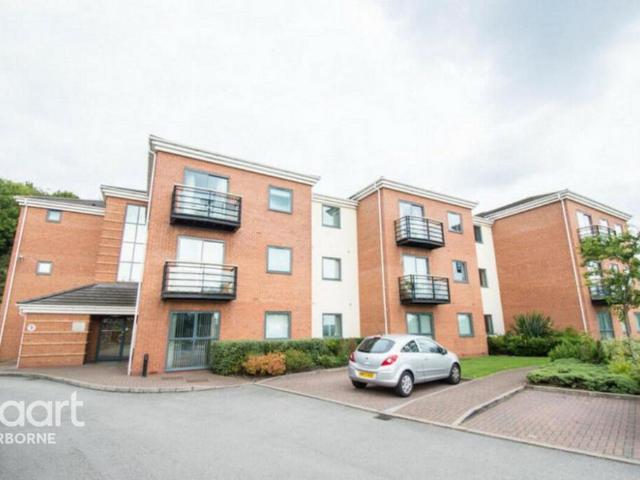 Flat for rent in Dixons Green, West Midlands