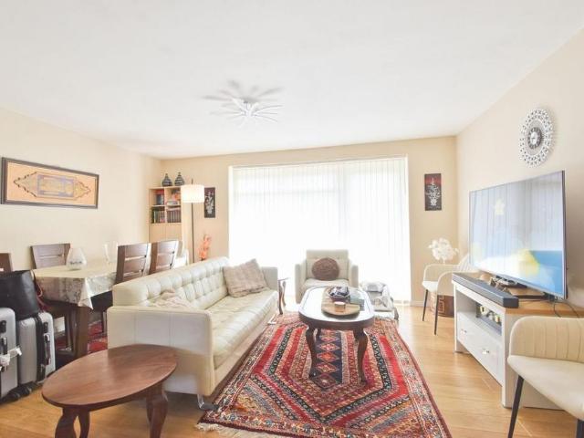Apartment for rent in Blackhills, Surrey