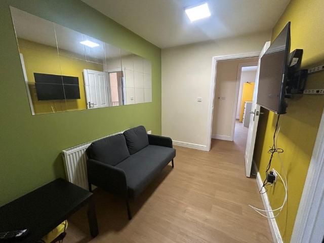 Apartment for rent in Spike Island, Feckenham
